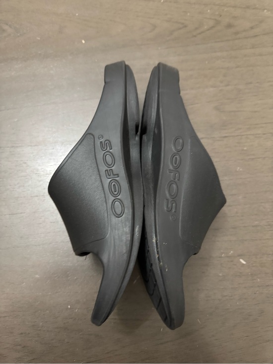 OOFOS Black Open-Toe Recovery Slides size M11 W13 main image 4